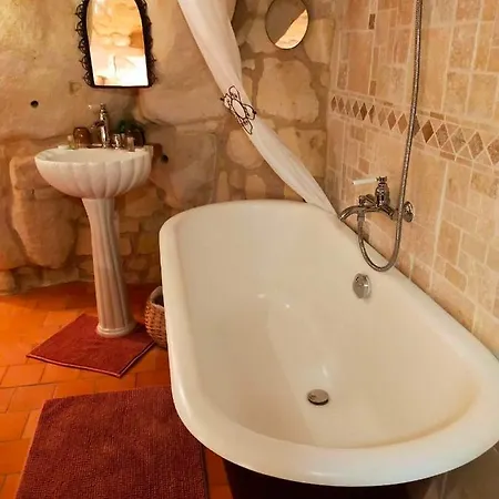 Les Troglos De Cumeray Le Thoureil