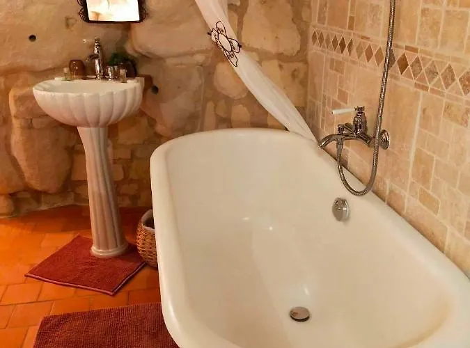 Les Troglos De Cumeray Le Thoureil