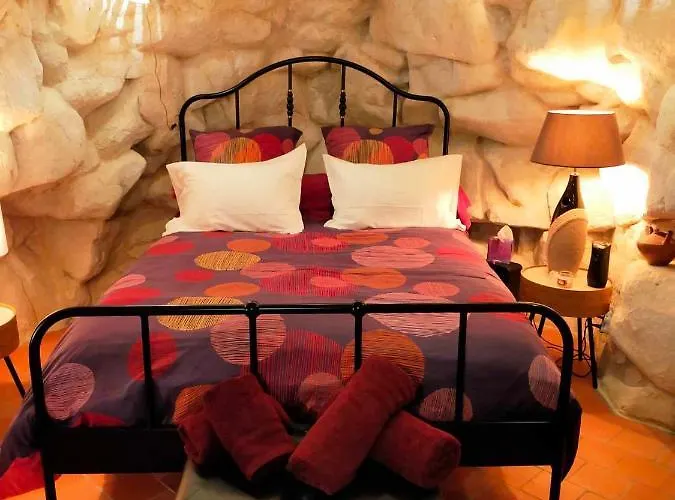 Bed & Breakfast Les Troglos De Cumeray Le Thoureil